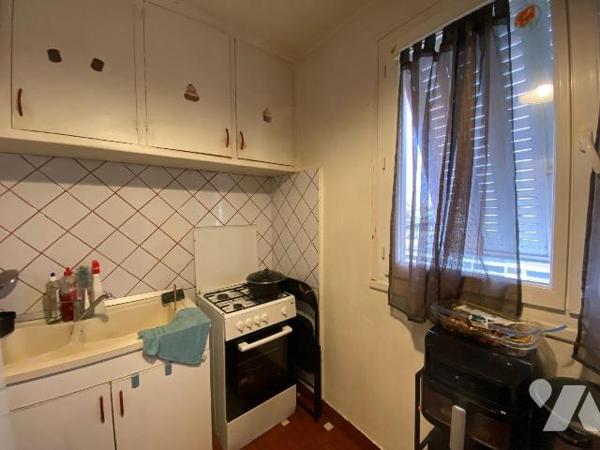 AURILLAC, La Dorinière, T2 loué meublé au 10ème étage d'un immeuble en copropriété avec ascense...