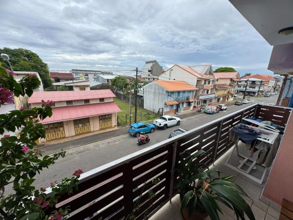 Coup de coeur pour ce très bel appartement T2 de 64 m2 avec sa terrasse