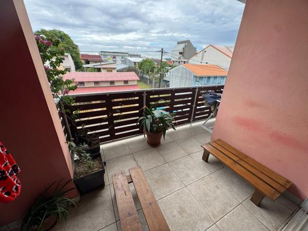 Coup de coeur pour ce très bel appartement T2 de 64 m2 avec sa terrasse