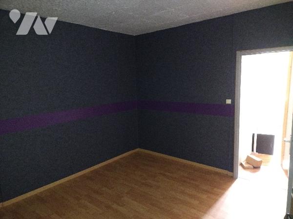 Maison à rénover
RDC : hall, salon, cuisine, SDE-WC, chambre
1er : 4 chambres, dressing, SDE
Jardin