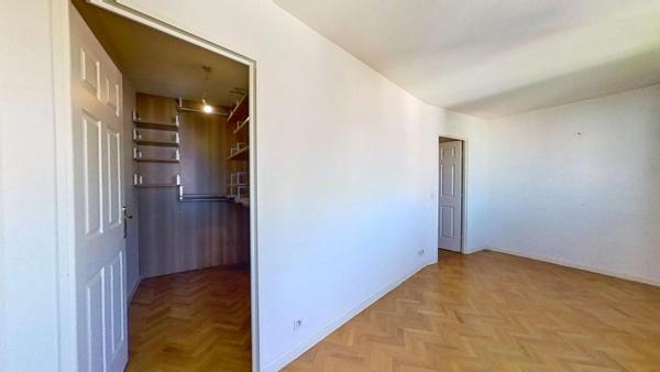 PARIS 15e – DERNIER ÉTAGE – DUPLEX 127 M² – TERRASSE 40 M² – VUE TOUR EIFFEL – BOX + PARKING