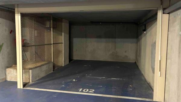 PARIS 15e – DERNIER ÉTAGE – DUPLEX 127 M² – TERRASSE 40 M² – VUE TOUR EIFFEL – BOX + PARKING