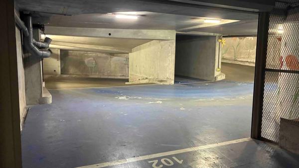 PARIS 15e – DERNIER ÉTAGE – DUPLEX 127 M² – TERRASSE 40 M² – VUE TOUR EIFFEL – BOX + PARKING