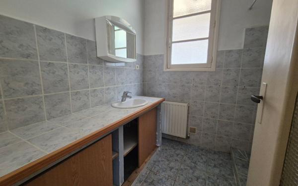 Maison à vendre    3 pièces •  Montignac