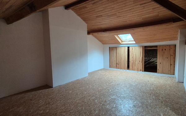 Maison à vendre    3 pièces •  Montignac