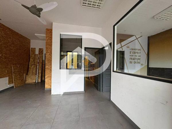 Vente                                                      Local commercial
                        
                                         70 m2                     à Le Pecq