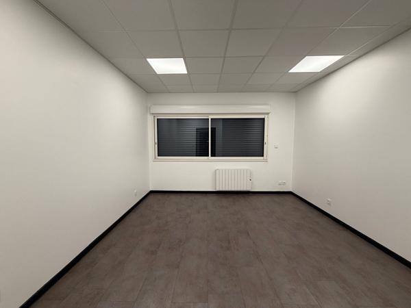 Local d'activité Saint Ouen De Thouberville 1700 m2