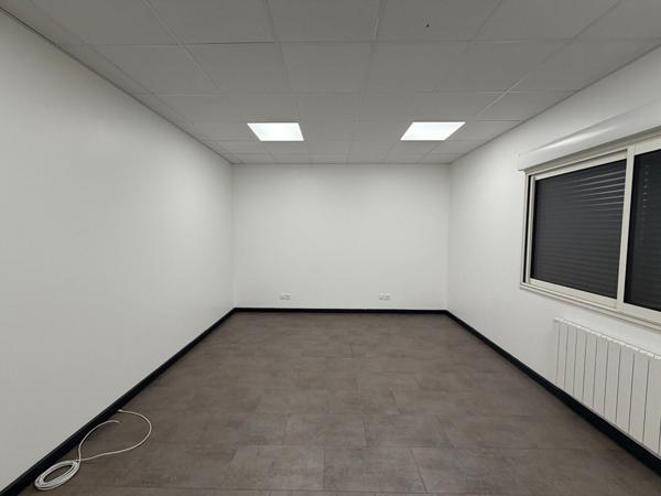 Local d'activité Saint Ouen De Thouberville 1700 m2