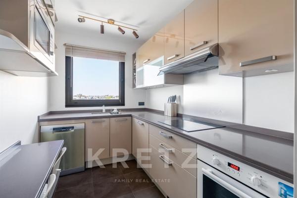 Appartement lumineux avec vues panoramiques – 9ᵉ étage – Tour Eiffel, Arc de Triomphe et Sacré-Cœur
