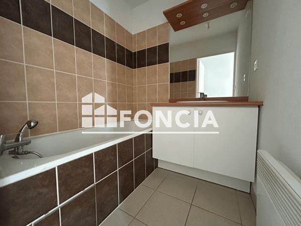 Location Appartement 2 pièces 38.25 m² - 3 BIS RUE DE L'ABBE VINSON Port Saint Louis Du Rhone 13230