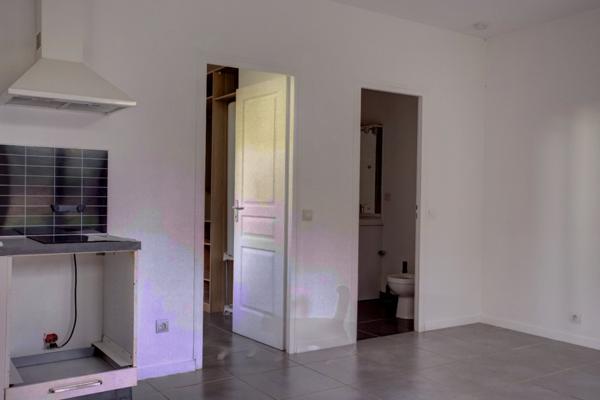 AIX-EN-PROVENCE - APPARTEMENT RENOVE -T2- TERRASSE - JARDIN - 220 000 