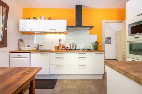 Maison + 2 garages
