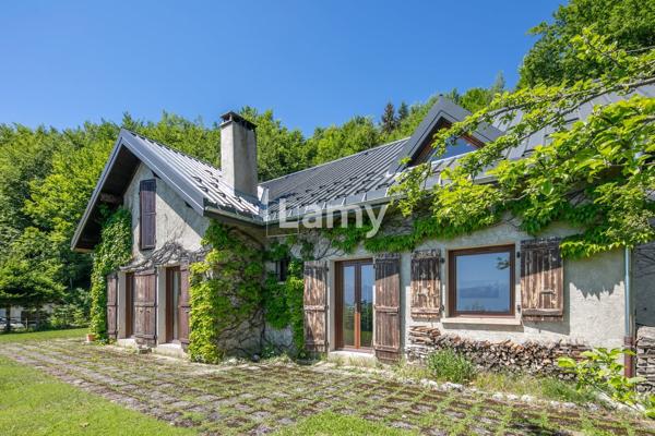 Maison + 2 garages