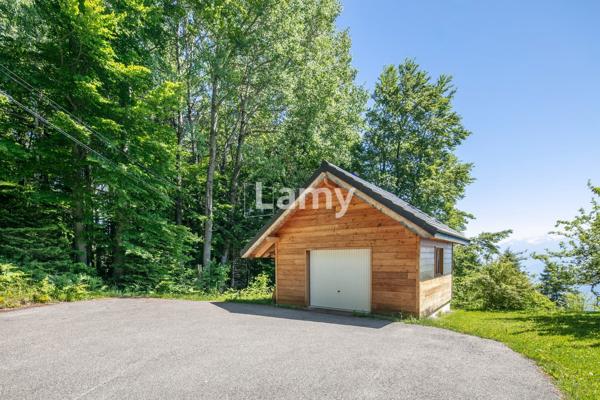 Maison + 2 garages