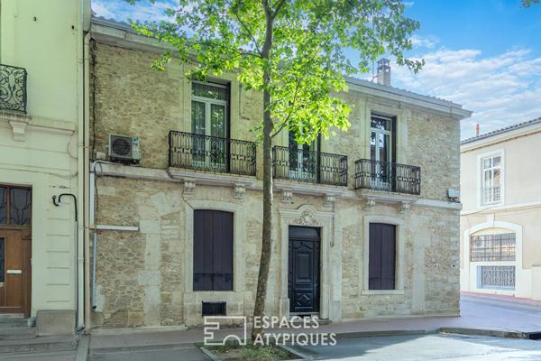 Maison de caractère avec extérieur et piscine en centre-ville