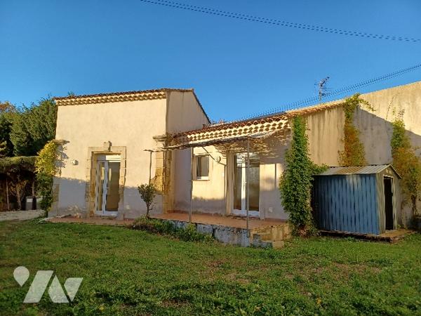 À vendre EYGUIERES – Propriété avec deux habitations – Proche centre village