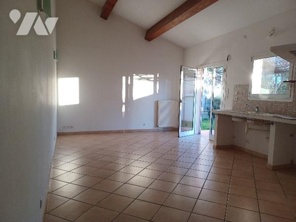 À vendre EYGUIERES – Propriété avec deux habitations – Proche centre village