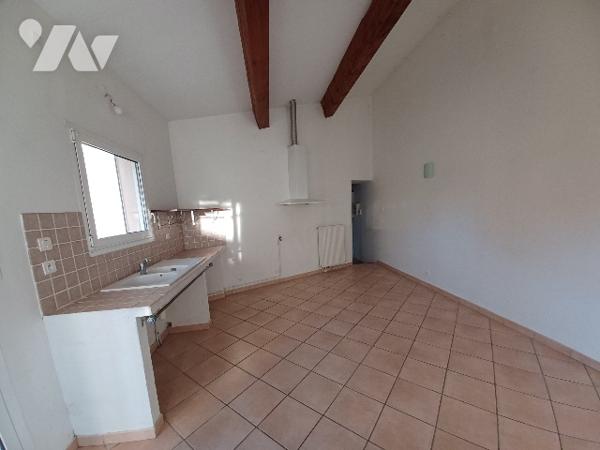 À vendre EYGUIERES – Propriété avec deux habitations – Proche centre village