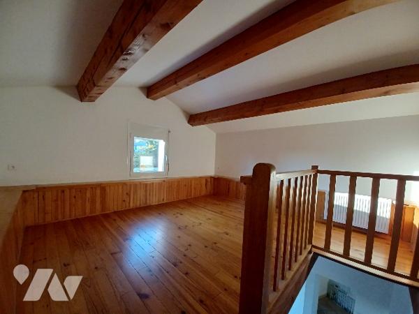 À vendre EYGUIERES – Propriété avec deux habitations – Proche centre village