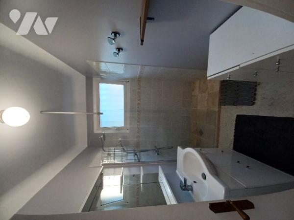 À vendre EYGUIERES – Propriété avec deux habitations – Proche centre village