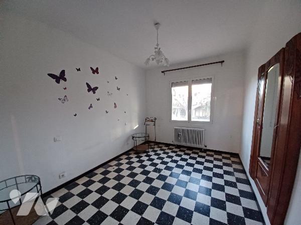 À vendre EYGUIERES – Propriété avec deux habitations – Proche centre village