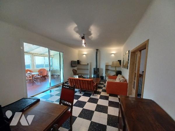 À vendre EYGUIERES – Propriété avec deux habitations – Proche centre village