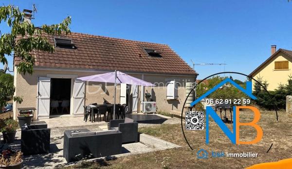 Cette belle maison offre de nombreux espaces et une distribution idéale pour une vie de famille.
Au rez-de-chaussée :
La pièce de vie, traversante et lumineuse développe 52 m² environ avec sa cuisine meublée et ouverte, offrant un espace convivial et parfaitement adapté à la vie quotidienne. Un couloir dessert une chambre (14.68 m² environ ) avec dressing, un bureau ( 8.75 m² environ), une salle de bain et WC indépendant ;

À l’étage :

Une pièce palière avec dressing, dessert deux vastes chambres ( 20 m² et 15 m² environ ) avec de beaux espaces de rangements, équipées de climatisation réversible ; 

Un sous-sol offrant de nombreuses possibilités, stationnement de 2 véhicules ; 

Une cave, une buanderie équipée d’une douche et d’un évier, une chambre avec lavabo et WC indépendant ;
Le chauffage est assuré par un chauffage central au gaz.

Un terrain clos de 847 m², offrant un agréable espace extérieur et de nombreuses possibilités d’aménagement. Deux terrasses pour profiter des beaux jours.

Cette maison se distingue par sa proximité des écoles, commerces tout en offrant la tranquillité d’un quartier paisible

Atout économique majeur : grâce à son installation de panneaux solaires, la propriété bénéficie de revenus permettant de prendre en charge la totalité de la taxe foncière, offrant ainsi un avantage financier particulièrement appréciable pour les futurs propriétaires.

Pour tout renseignement complémentaire ou afin d’organiser une visite, n’hésitez pas à me contacter.