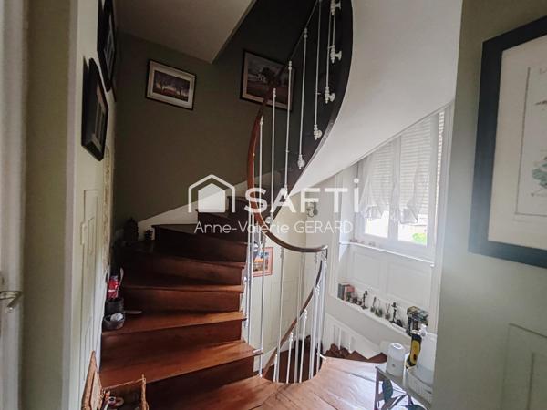 Maison de maitre 4chbs, avec cour et carport