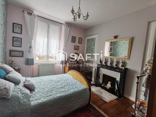 Maison de maitre 4chbs, avec cour et carport