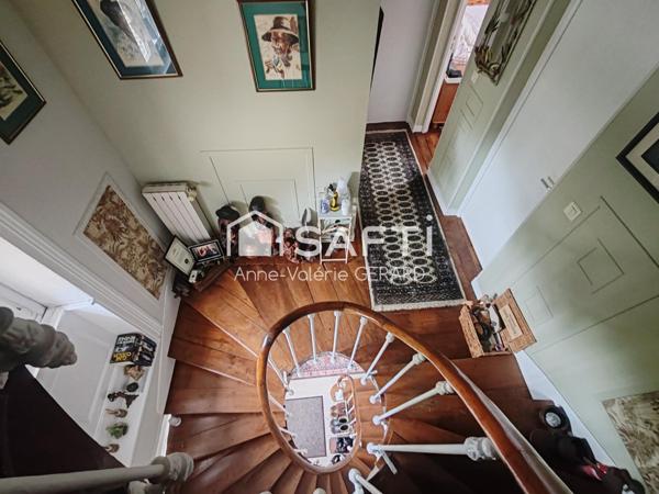 Maison de maitre 4chbs, avec cour et carport