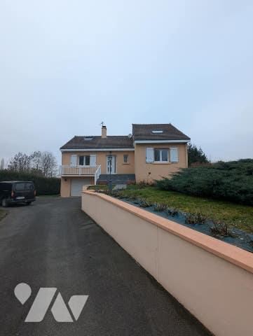 Pavillon individuel d'une surface de 146m² habitable élevé sur sous-sol complet et sur étage