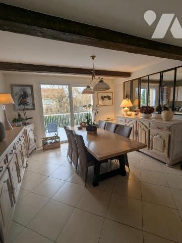 Pavillon individuel d'une surface de 146m² habitable élevé sur sous-sol complet et sur étage