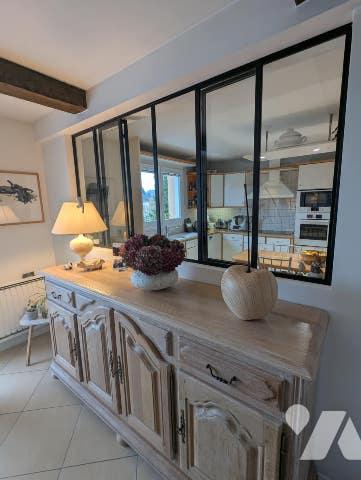 Pavillon individuel d'une surface de 146m² habitable élevé sur sous-sol complet et sur étage