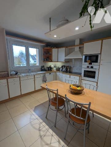 Pavillon individuel d'une surface de 146m² habitable élevé sur sous-sol complet et sur étage