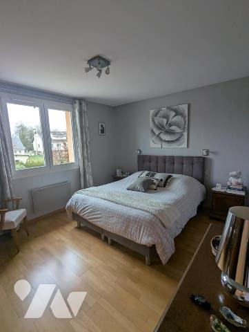 Pavillon individuel d'une surface de 146m² habitable élevé sur sous-sol complet et sur étage