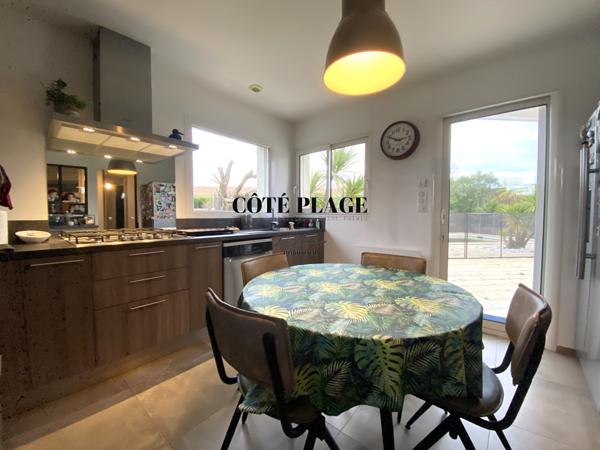 Vaux-sur-Mer (17640) VAUX SUR MER - MAISON FAMILIALE A 500 M DU CENTRE AU PRIX DE 821 600 € FAI