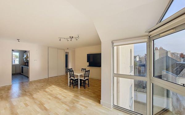 Appartement à vendre    3 pièces • 75 m2 Tours