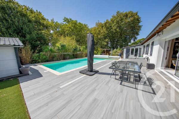 Maison à vendre  5 pièces - 108,61 m 2   ST MEDARD EN JALLES  - 33