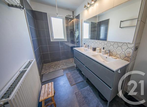 Maison à vendre  5 pièces - 108,61 m 2   ST MEDARD EN JALLES  - 33