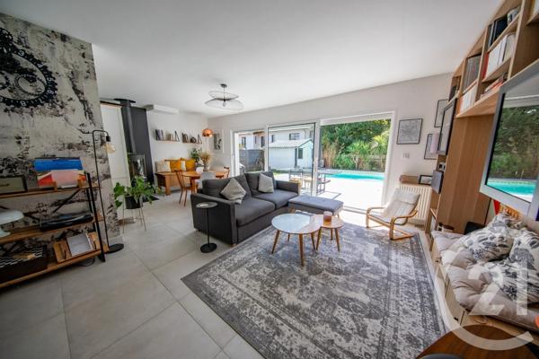Maison à vendre  5 pièces - 108,61 m 2   ST MEDARD EN JALLES  - 33