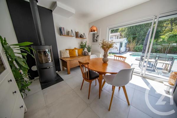 Maison à vendre  5 pièces - 108,61 m 2   ST MEDARD EN JALLES  - 33