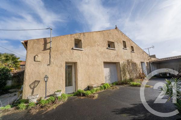 Maison à vendre  5 pièces - 118,80 m 2   ECHILLAIS  - 17