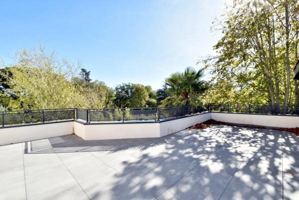 EXCLUSIVITÉ : Appartement T4/T5 – Terrasse - Garage et 2 parkings