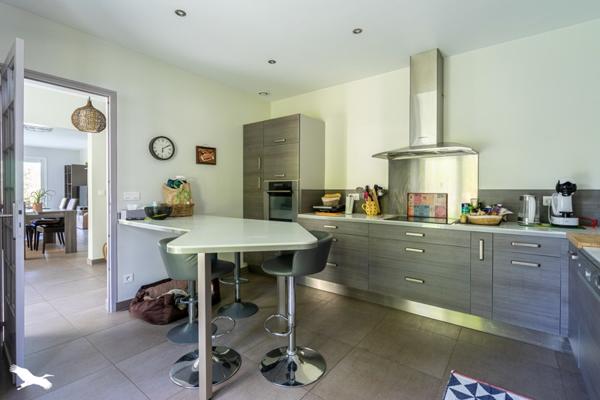 Maison à vendre |  Salleboeuf |  6 pièces | 142 m²