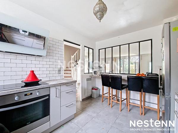 Vente maison Buc 6 pièces 4 chambres proche commerces et transports.