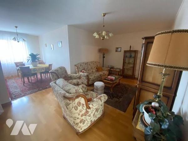 CHARTRES
Appartement T4 de 95 m² situé au 2ème étage avec ascenseur dans une résidence calme e...