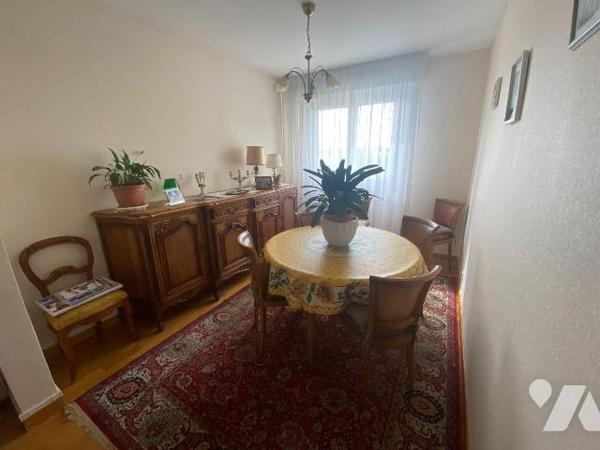 CHARTRES
Appartement T4 de 95 m² situé au 2ème étage avec ascenseur dans une résidence calme e...