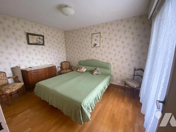 CHARTRES
Appartement T4 de 95 m² situé au 2ème étage avec ascenseur dans une résidence calme e...