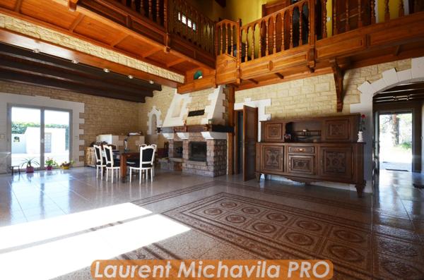 Maison à VILLENEUVE-LES-BEZIERS, 34420 - 7 pièces 192m²