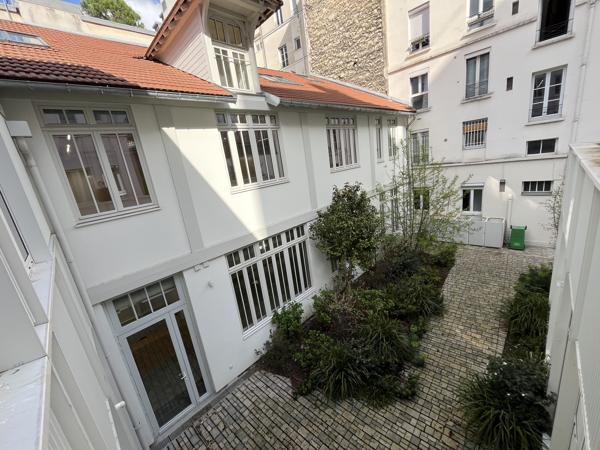 Bureaux à vendre à Paris immeuble indépendant avec terrasse